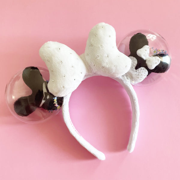 Wedding balloon ears